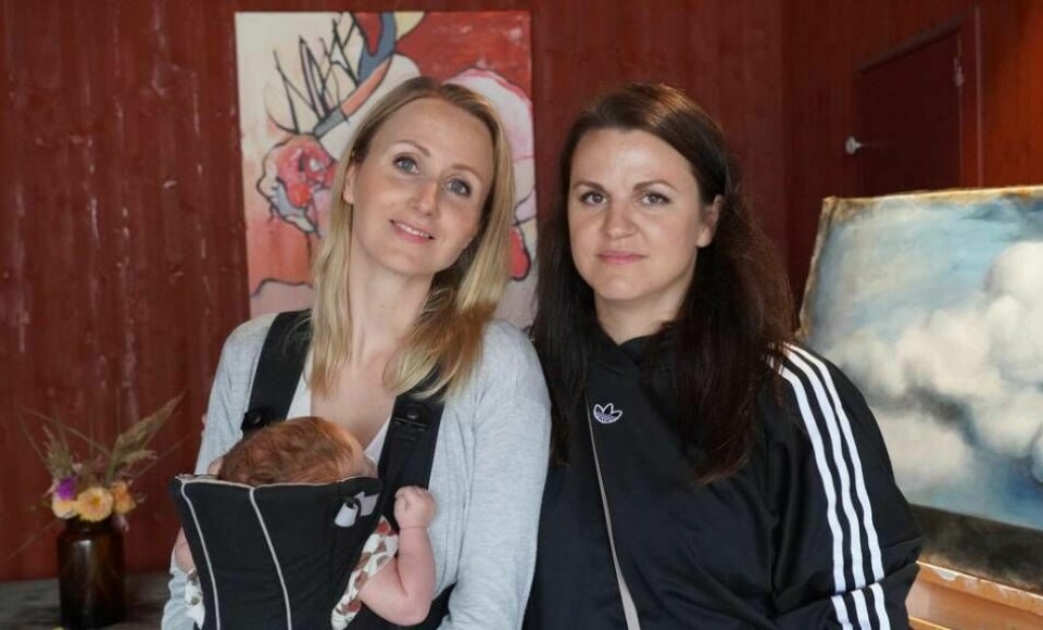 Johanna Strågefors och Natalie Hörnkvist ställde ut konst under dagen. Foto: Jakob Romeborn