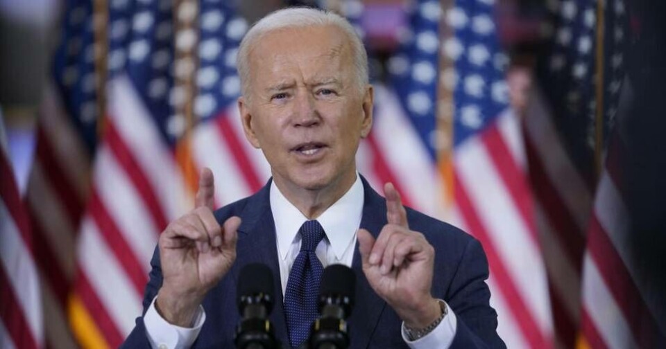 Biden-administration har hamnat i två situationer som tvingat fram beslut där media normalt skulle ha reagerat kraftfullt, men där tystnaden är förbluffande, skriver Per Ewert. Biden-administration har hamnat i två situationer som tvingat fram beslut där media normalt skulle ha reagerat kraftfullt, men där tystnaden är förbluffande, skriver Per Ewert.