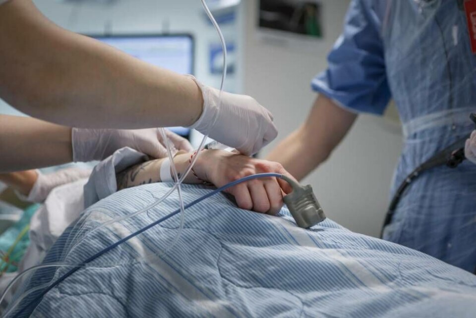 Argumenten mot dödshjälp är klart starkare än argumenten för dödshjälp, skriver Stefan Gustavsson apropå dödshjälpsdebatten som tog ny fart då en svensk läkare i förra vecka gav en patient assisterat självmord. Argumenten mot dödshjälp är klart starkare än argumenten för dödshjälp, skriver Stefan Gustavsson apropå dödshjälpsdebatten som tog ny fart då en svensk läkare i förra vecka gav en patient assisterat självmord.