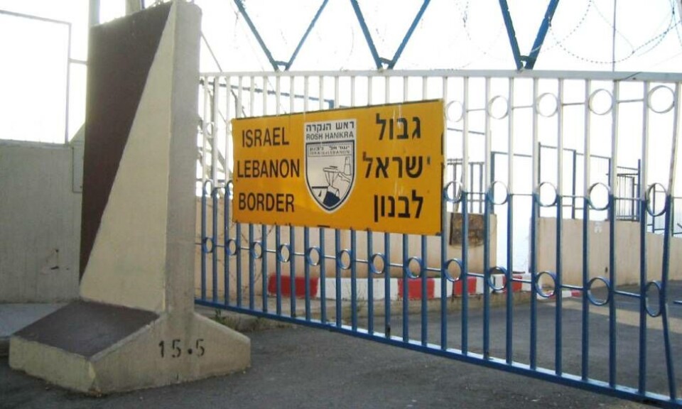 Libanesiska miljöposteringar nära den israeliska gränsen är i själva verket utposter för terrorgruppen Hizbollah menar Israel. På bilden syns den libanesisk-israeliska gränsen. Libanesiska miljöposteringar nära den israeliska gränsen är i själva verket utposter för terrorgruppen Hizbollah menar Israel. På bilden syns den libanesisk-israeliska gränsen.