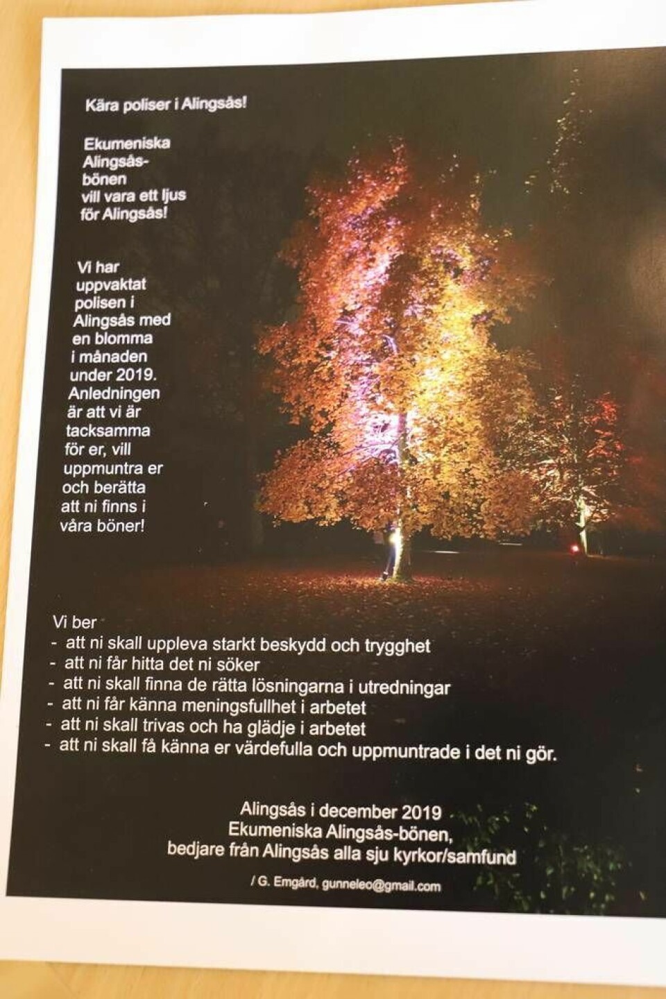 Genom både brev och blommor har Alingsåsbönen haft kontakt med polisen i staden. Foto: Mattias Backlund