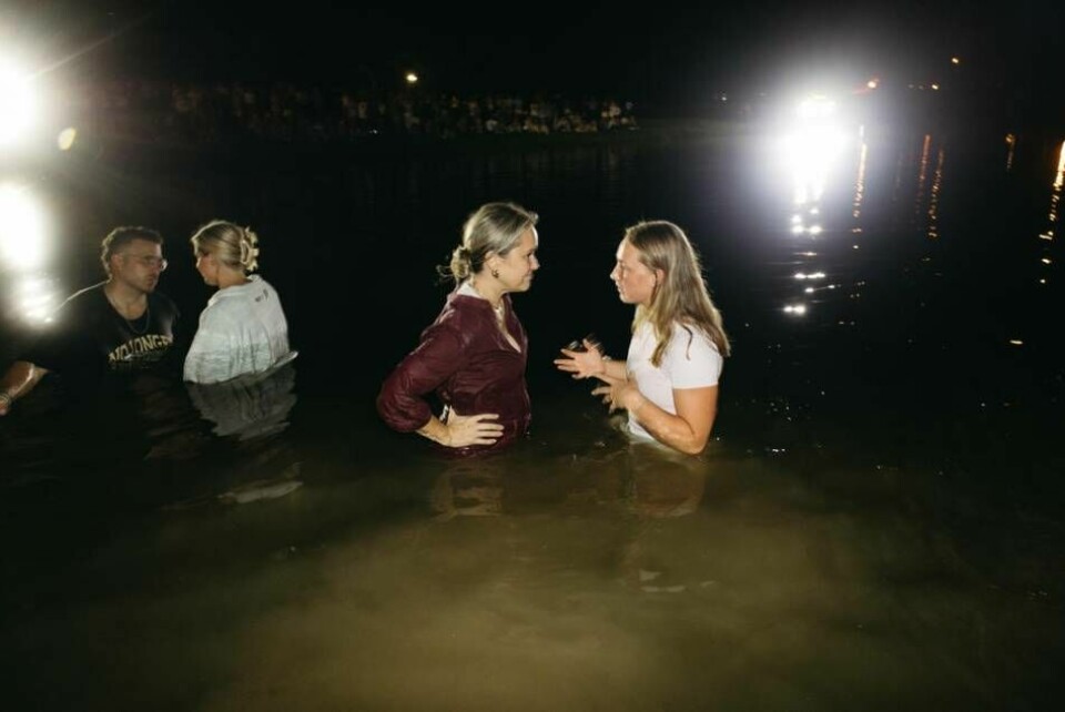 Efter en lovsångskväll på Auburn University fortsatte samlingen vid en sjö där 200 människor spontant ska ha beslutat att låta döpa sig. Foto: Johnathan Pokluda/Unite Auburn