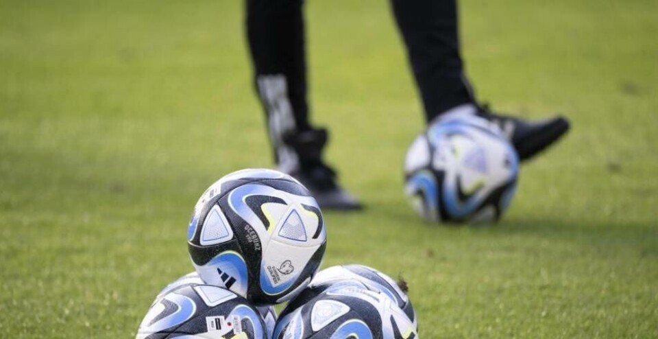 Enligt en ny rapport från polisen är olicensierade fotbollsagenter med koppling till organiserad brottslighet ett växande problem inom svensk fotboll. Enligt en ny rapport från polisen är olicensierade fotbollsagenter med koppling till organiserad brottslighet ett växande problem inom svensk fotboll.