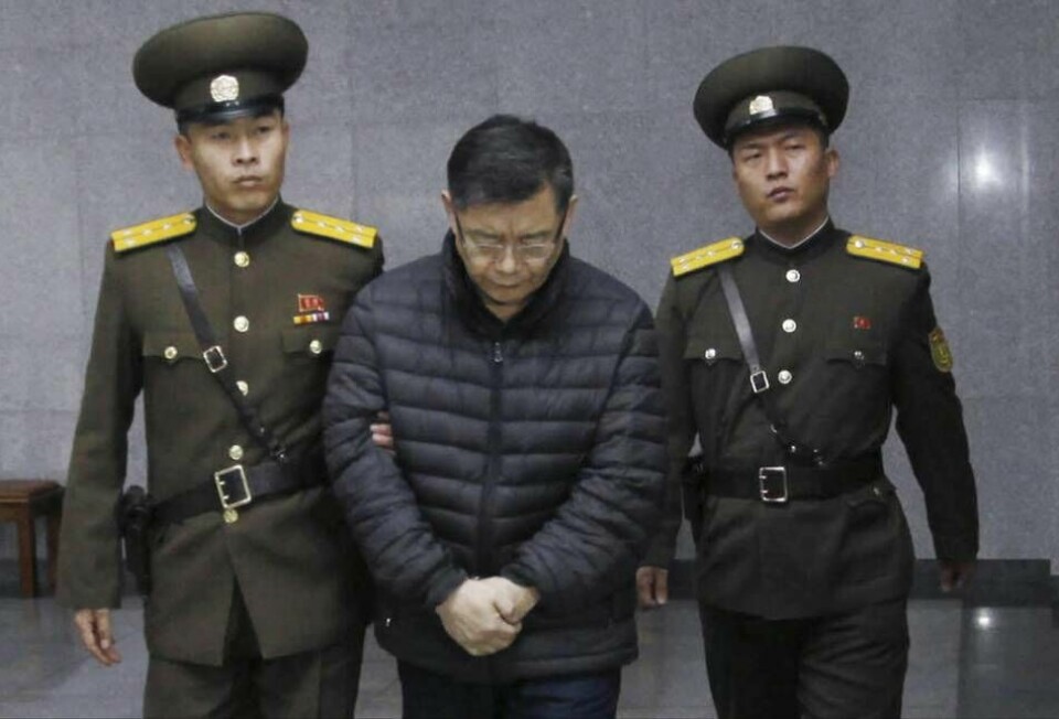 Den kanadensiske pastorn Hyeon Soo Lim eskorteras till domstolen i Pyngyang, december 2015.