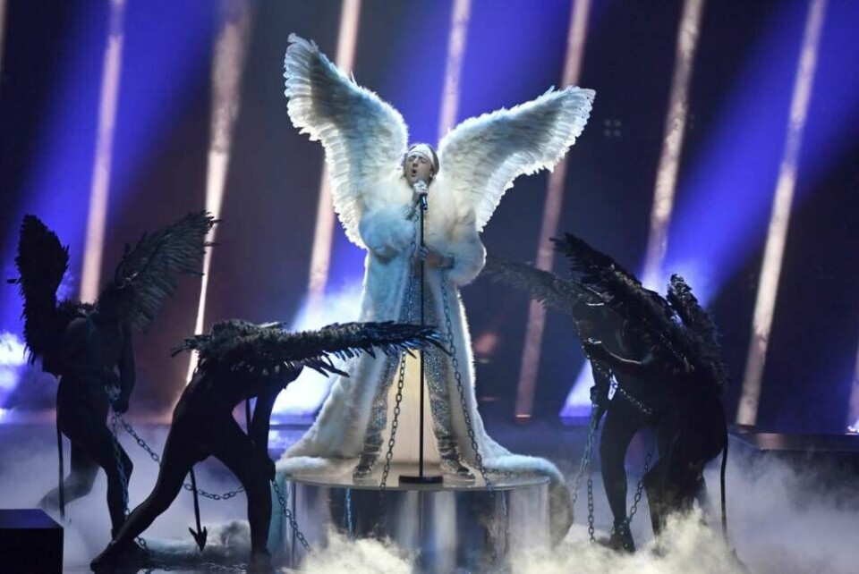 Norges bidrag ”Fallen angel” hade dansare som var utklädda till demoner. Foto: Jessica Gow/AP/TT