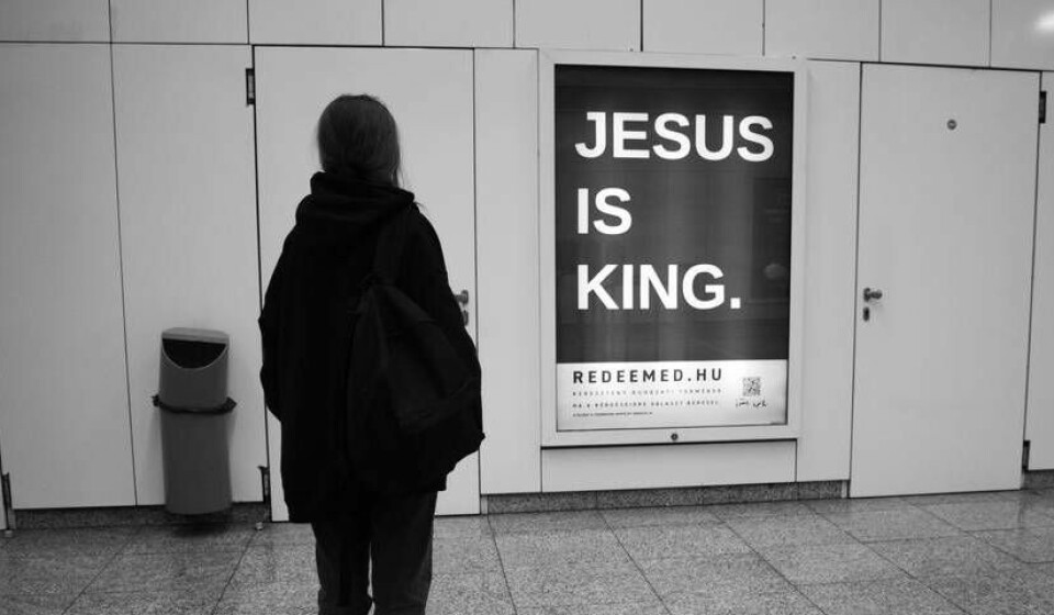 Kampanjen använder sig av stora centralt placerade affischer med olika slags kristna budskap, och en adress till en sajt där man kan ta del av kristna vittnesbörd. Foto: iFeszt