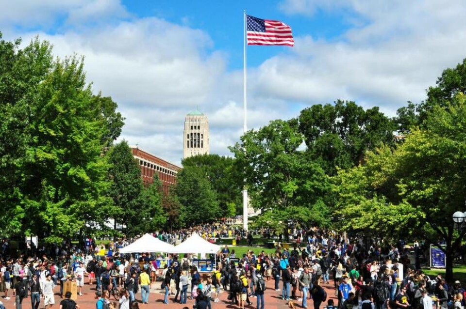 På University of Michigan pågår ett projekt där varje student får ange vilket pronomen han eller hon önskar ha. På University of Michigan pågår ett projekt där varje student får ange vilket pronomen han eller hon önskar ha.