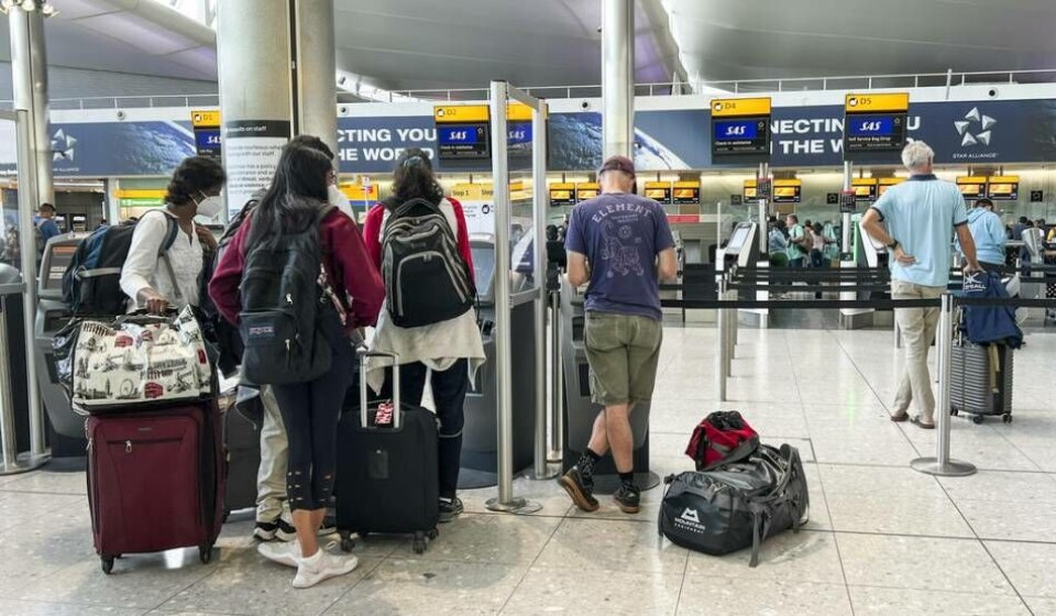 De flesta länder har slutat kräva vaccinationsbevis och covid-test för inresande. Bilden visar resande på Heathrows flygplats i London. De flesta länder har slutat kräva vaccinationsbevis och covid-test för inresande. Bilden visar resande på Heathrows flygplats i London.
