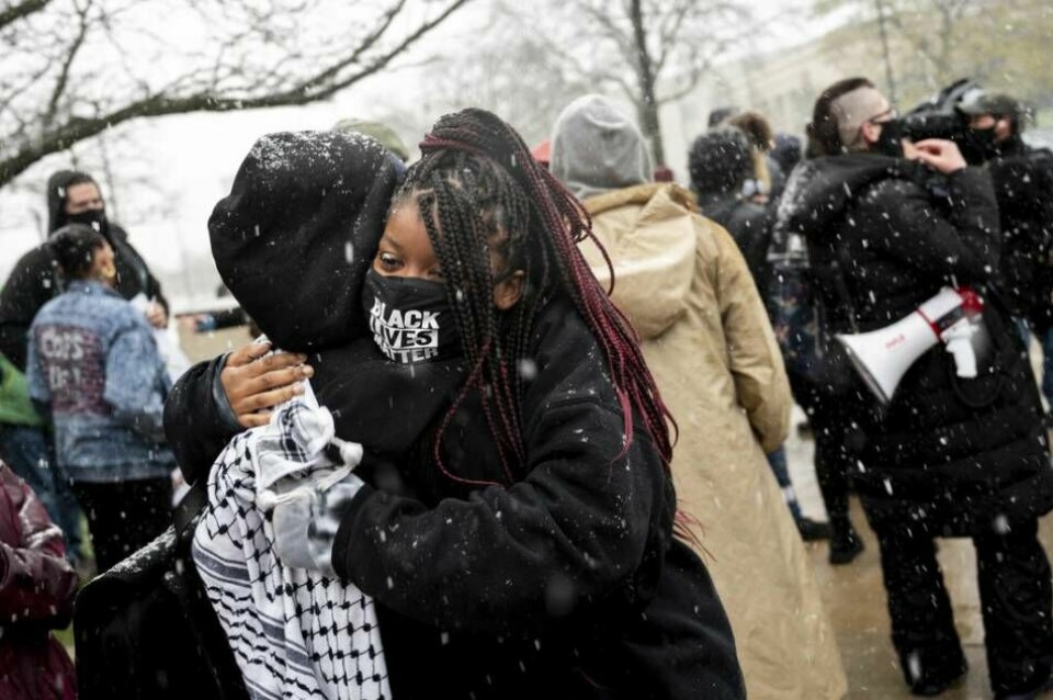Människor över hela USA hade samlats, här aktivister i Detroit i samband med att domen offentliggjordes. Foto: Jacob Hamilton/AP/TT