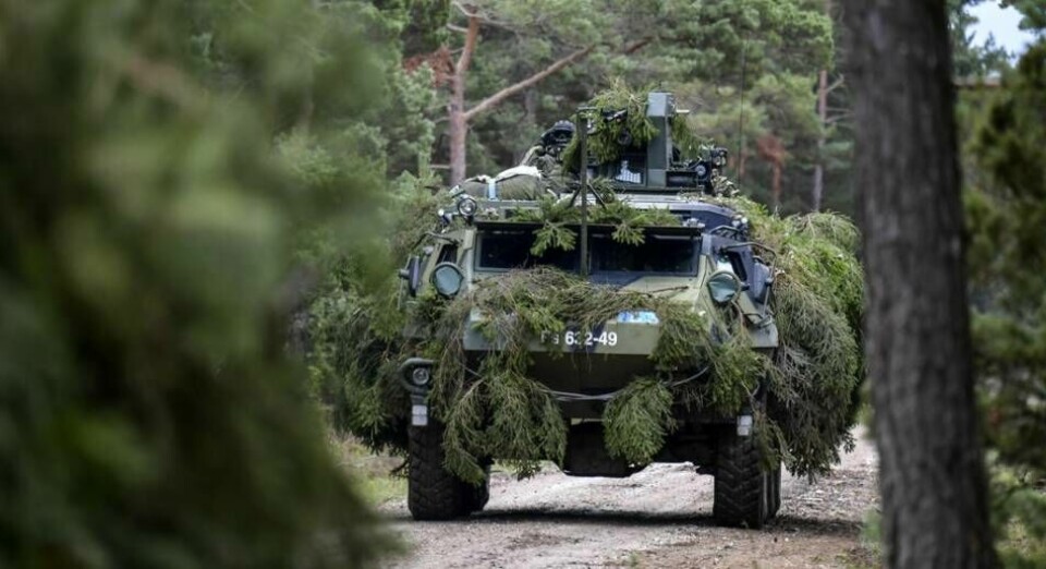 Om Sverige attackeras ska regeringen kunna efterfråga militär hjälp från Finland snabbare än tidigare genom ett nytt riksdagsbeslut. Foto: Anders Wiklund/TT