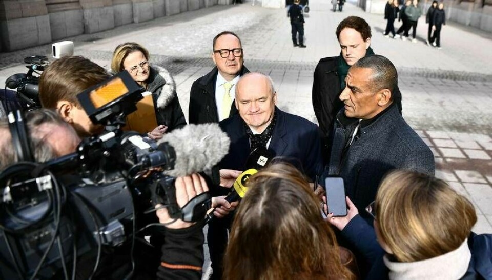 Medieuppbådet var stort när en delegation från Ungern besökte Sveriges riksdag på tisdagen. I mitten ses Csaba Hende, vice talmannen i det ungerska parlamentet.
