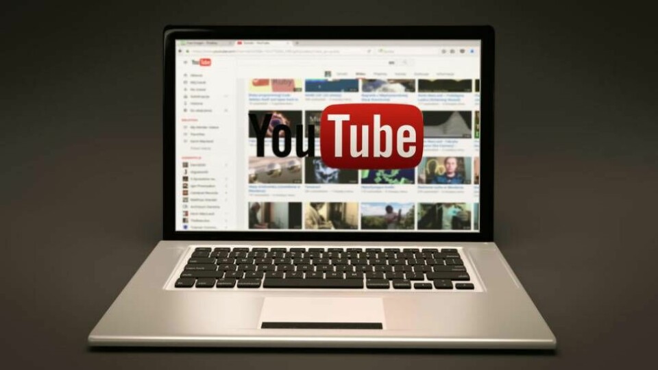 Omdiskuterade SwebbTV med tusentals prenumeranter har fått sin Youtube-kanal släckt, något som väckt kritik.
