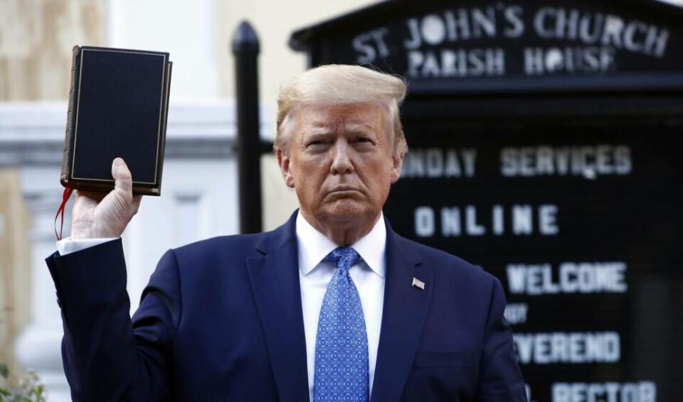 Det är oklart ifall den bibel som Donald Trump höll upp utanför S:t Johns kyrka är en bibel med koppling till väckelsen i Skottland på 50-talet. Det är oklart ifall den bibel som Donald Trump höll upp utanför S:t Johns kyrka är en bibel med koppling till väckelsen i Skottland på 50-talet.