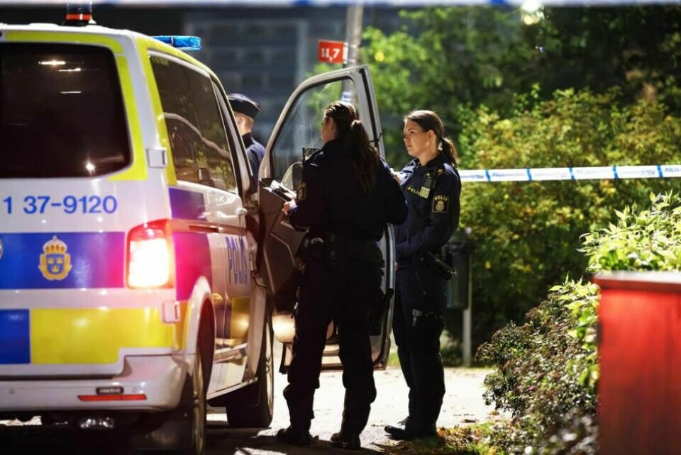 Tre personer har gripits efter att en man skjutits till döds och en annan person skadats i Jordbro söder om Stockholm natten mot torsdag. Foto: Nils Petter Nilsson/TT