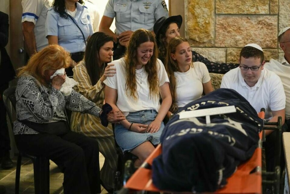 Sorgen är stor efter att två brittisk-israeliska systrar och deras mamma skjutits till döds i Samarien/Judeen. Foto: Ohad Zwigenberg/AP/TT
