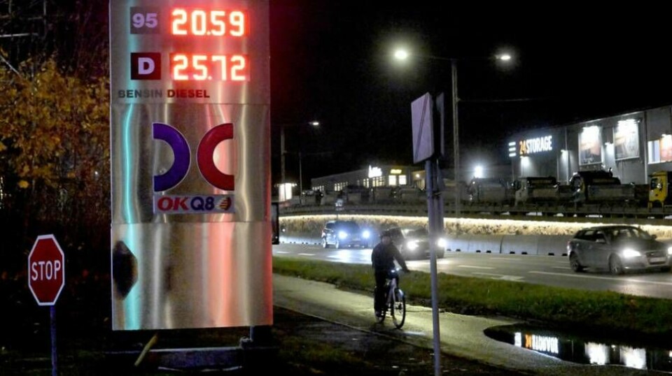 Regeringen vill sänka reduktionsplikten som ett led i att få lägre bensin- och dieselpriser. Bilden är från november i år. Foto: Janerik Henriksson/TT