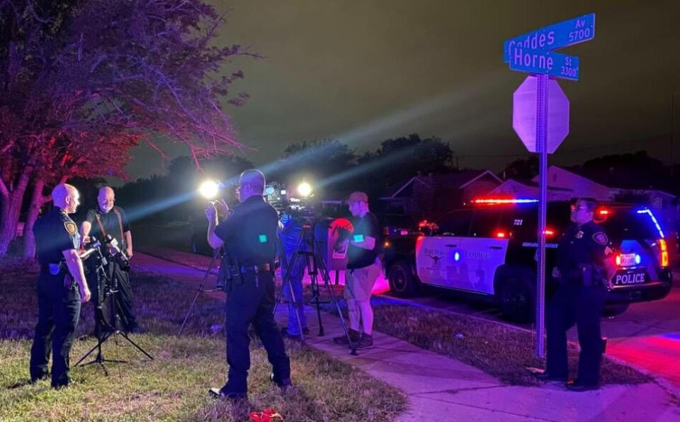 Åtta personer skadades i en skottlossningen i Fort Worth, Texas, den 4 juli. Det är bara ett exempel på flera skjutningar som ägde rum under helgen. Åtta personer skadades i en skottlossningen i Fort Worth, Texas, den 4 juli. Det är bara ett exempel på flera skjutningar som ägde rum under helgen.