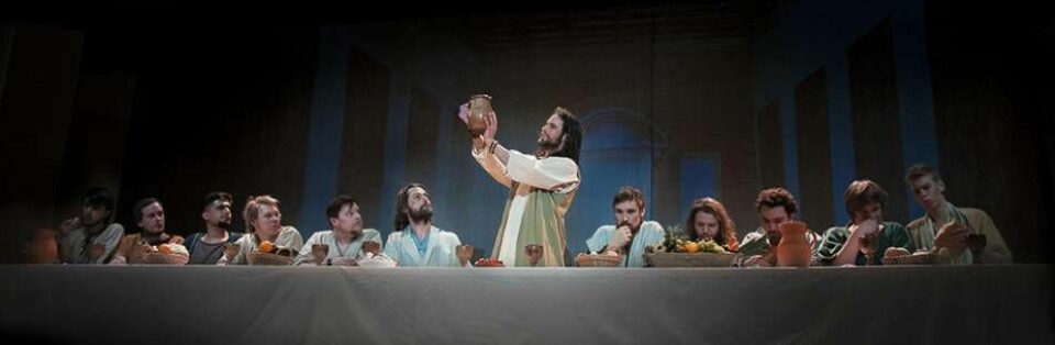 Den som tar del av musikalen i Insjön får se skådespelare gestalta stunden då Jesus och lärjungarna firar den sista måltiden. Foto: Kia Rolands