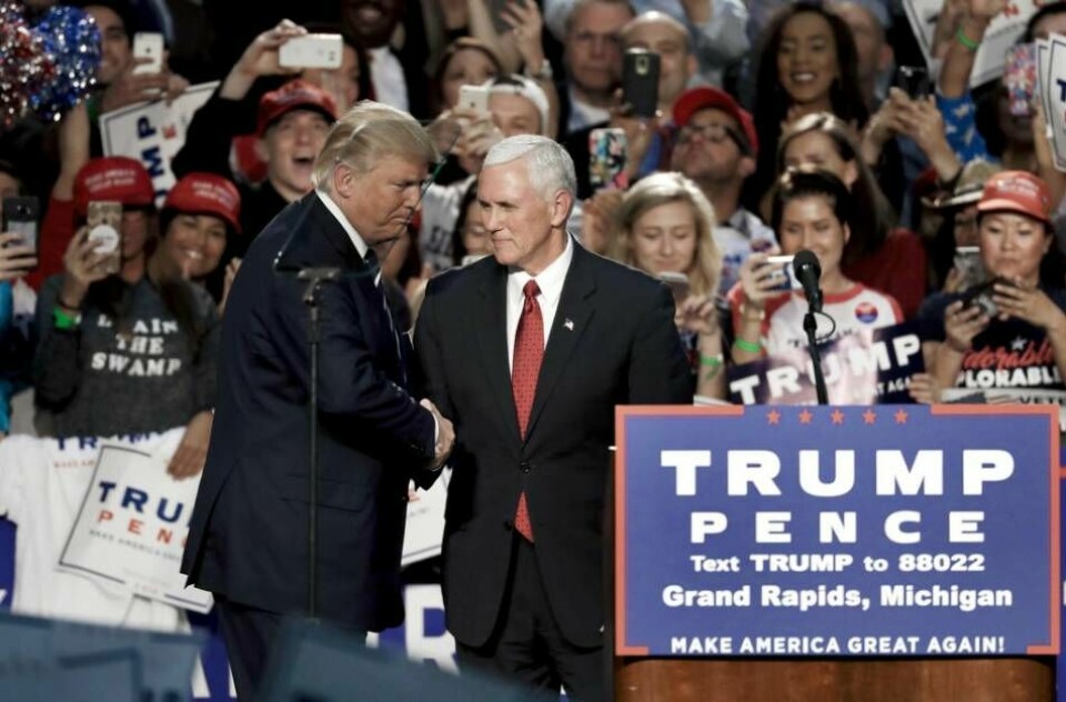 Republikanernas kandidat till vicepresident, Mike Pence, kan vara en möjlig orsak till många evangelikalas stöd till Donald Trump. Foto: Paul Sancya / AP / TT