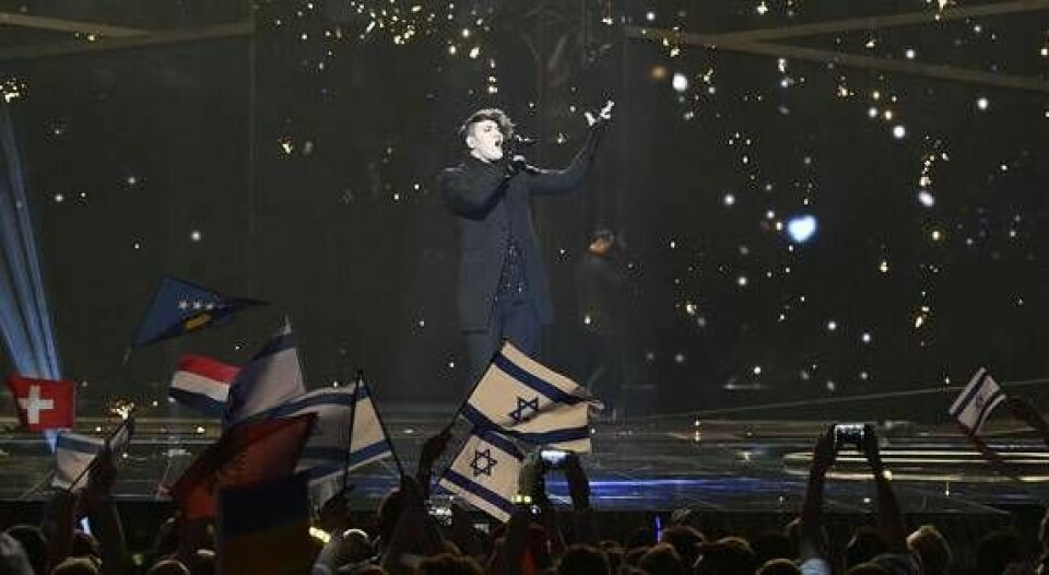 Israeliske artisten Hovi Star framför låten 'Made Of Stars' under andra semifinalen av Eurovision Song Contest på torsdagen. Foto: Martin Meissner / AP / TT