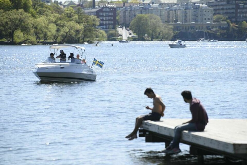 Felix Engström och hans familj letar upp badställen i Stockholmsområdet i sommar. I vanliga fall åker han gärna till Skåne. Foto: Henrik Montgomery/TT
