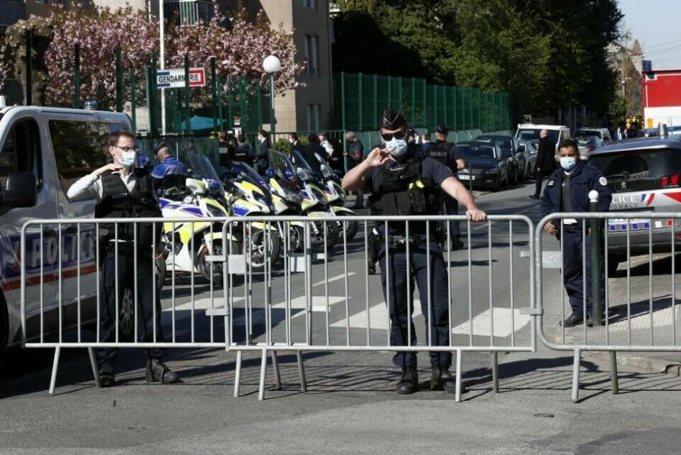 Frankrike har återigen drabbats av ett misstänkt islamistiskt terrordåd. Den här gången i Rambouillet utanför Paris. Foto: Michel Euler/AP/TT