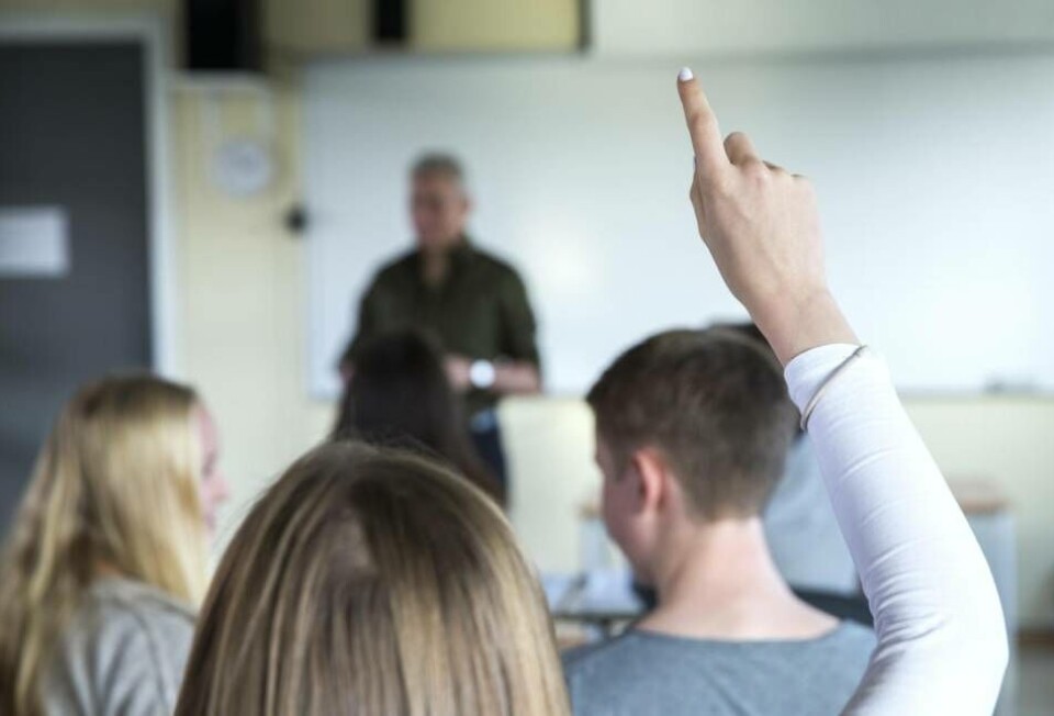 Gymnasieelever får inte lära sig att det finns någon koppling mellan sex och kärlek, säger Olof Edsinger och hänvisar till läromedel. Bilden är från en annan skola. Gymnasieelever får inte lära sig att det finns någon koppling mellan sex och kärlek, säger Olof Edsinger och hänvisar till läromedel. Bilden är från en annan skola.