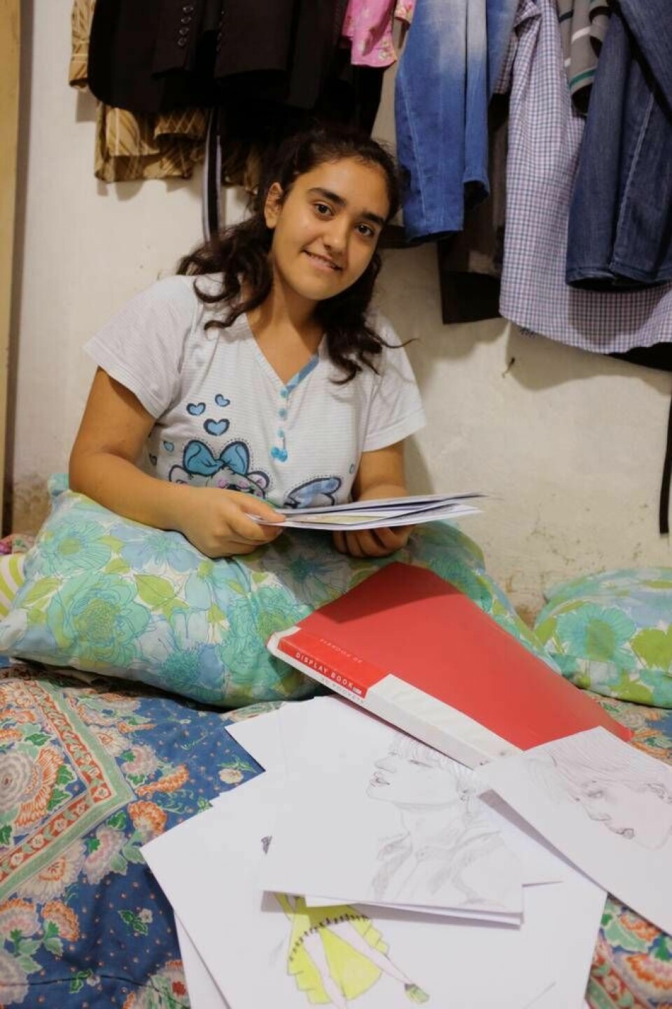 ”Jag vill bli designer och hjälpa fattiga”, säger Slava, 13 år och kurdisk flykting i Libanon. Foto: Kari Fure