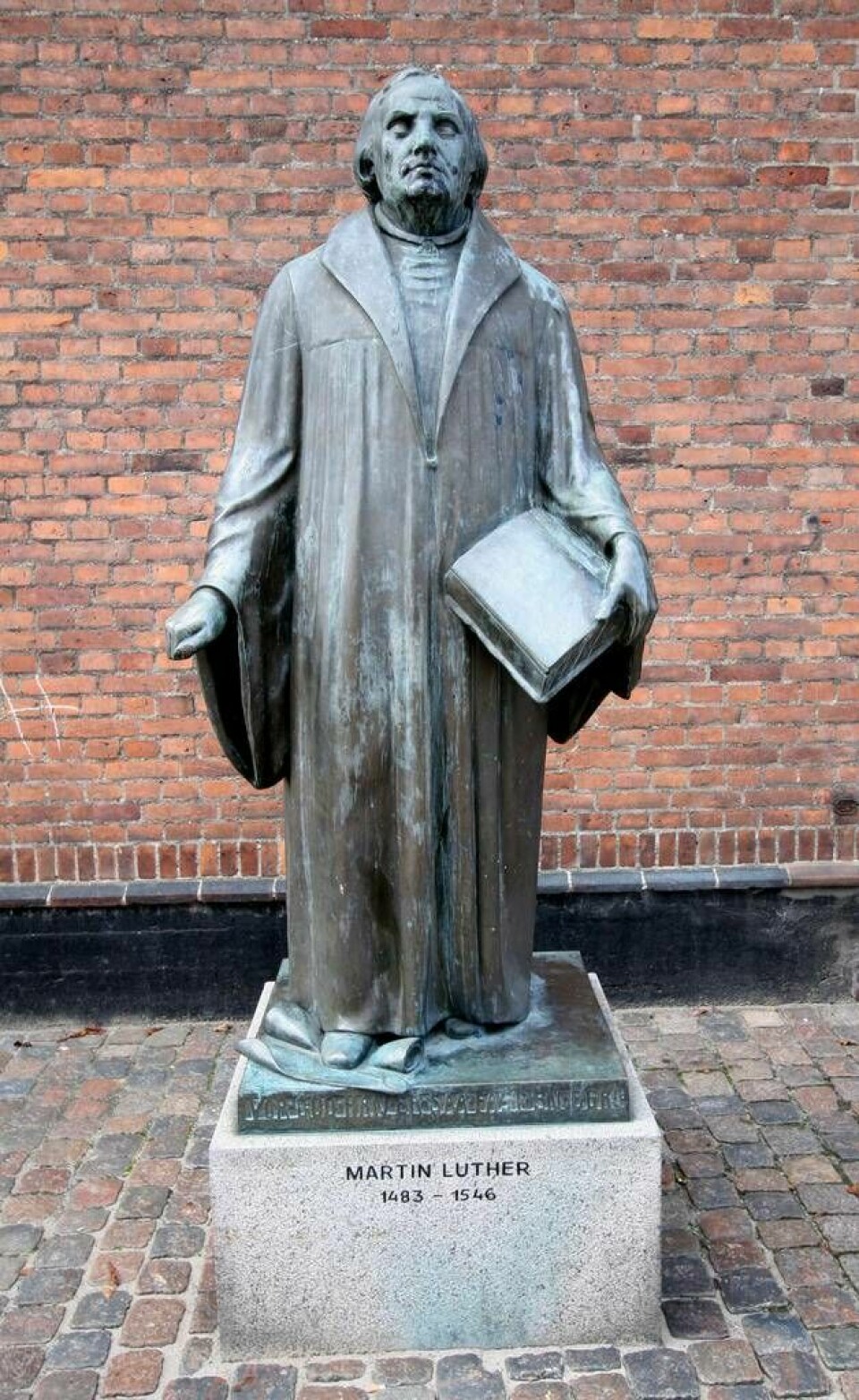 Staty av Martin Luther utanför Lutherkyrkan i Köpenhamn. Foto: Ib Rasmussen / Wikipedia
