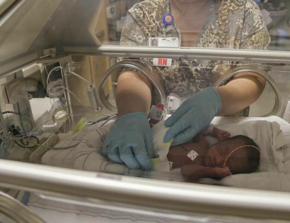 Att för tidigt födda barn kan räddas allt tidigare innebär att svensk abortlagstiftning behöver ändras, anser Sveriges förening för obstetrik och gynekologi. Dock inte genom en sänkt veckogräns. Bilden är från en neonatalavdelning i Las Vegas.