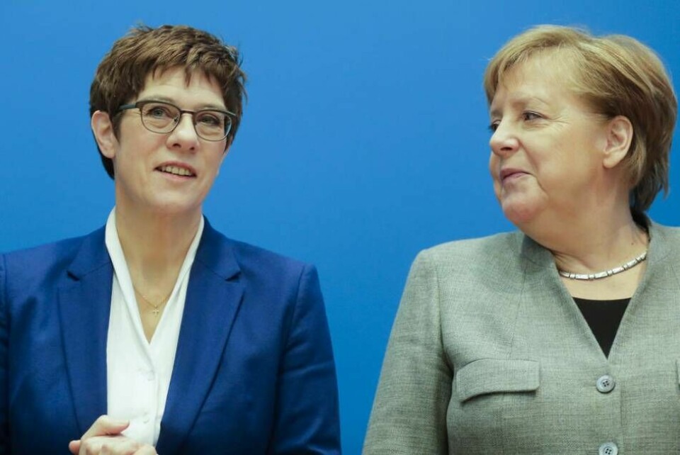 Tysklands förbundskansler Angela Merkel (till höger) och CDU:s partiordförande och försvarsminister Annegret Kramp-Karrenbauer. Foto: Markus Schreiber