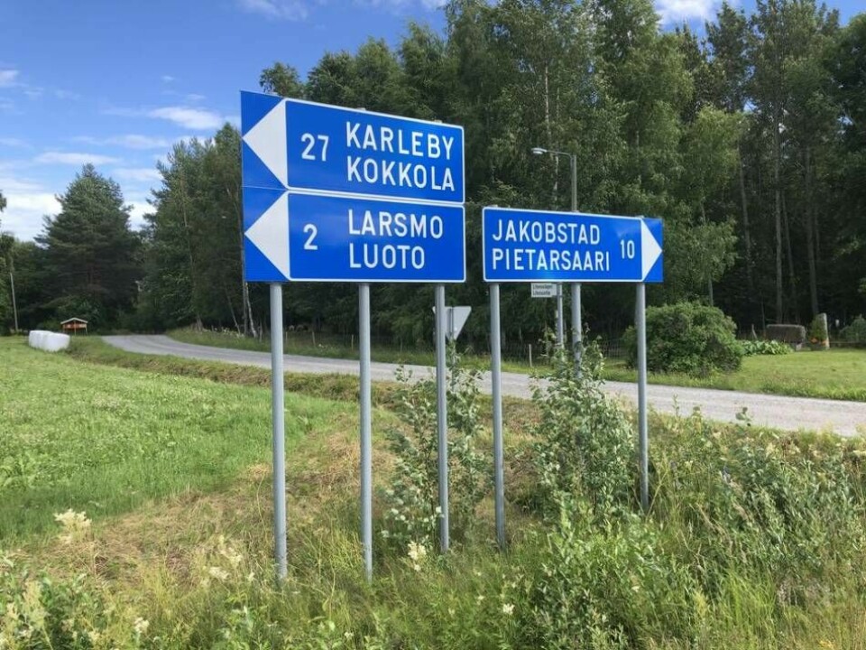 Evangeliet ska även nå ut till de mindre orterna i Finland. Bilden är från Österbotten, där många invånare är svensktalande, därav både finska och svenska namn på vägskyltarna. Foto: Ola Karlman