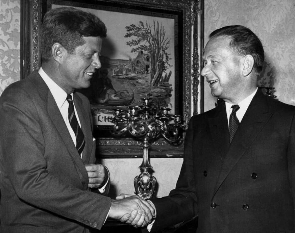 Dåvarande senator John F Kennedy träffade Dag Hammarskjöld 1960. Foto: AP/TT