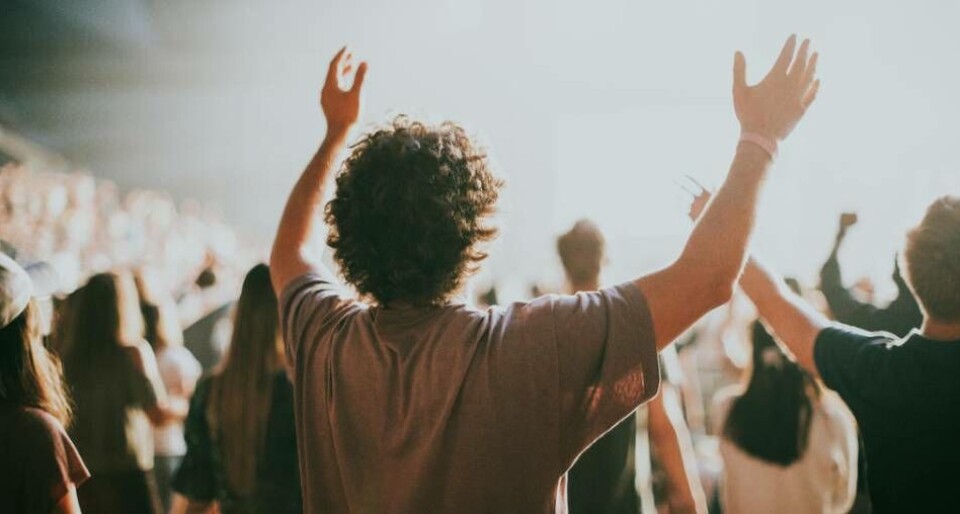 Flera gånger i Apostlagärningarna kan vi sedan läsa om människor som fylls av den helige Ande och som i samband med detta talar i tungor. Jesus själv säger att detta ska vara ett tecken som följer i spåren av evangeliets förkunnelse, menar ledarskribenten. Flera gånger i Apostlagärningarna kan vi sedan läsa om människor som fylls av den helige Ande och som i samband med detta talar i tungor. Jesus själv säger att detta ska vara ett tecken som följer i spåren av evangeliets förkunnelse, menar ledarskribenten.