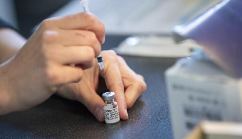 Pfizers och Modernas vaccin mot covid-19 ska granskas efter att 7 200 kvinnor uppgett att de fått menstruationsrubbningar efter vaccinering. Pfizers och Modernas vaccin mot covid-19 ska granskas efter att 7 200 kvinnor uppgett att de fått menstruationsrubbningar efter vaccinering.