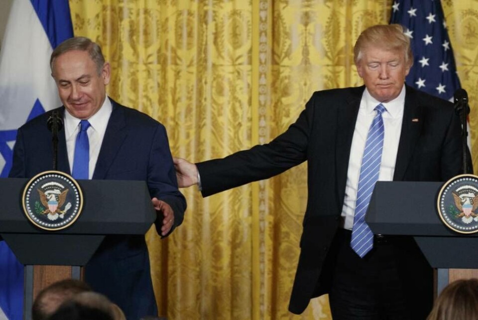 Har Donald Trump ryggrad nog att genomföra flytten av USA:s ambassad från Tel Aviv till Jerusalem, eller ska han vika ner sig för palestiniernas hot om protester och våld? Har Donald Trump ryggrad nog att genomföra flytten av USA:s ambassad från Tel Aviv till Jerusalem, eller ska han vika ner sig för palestiniernas hot om protester och våld?