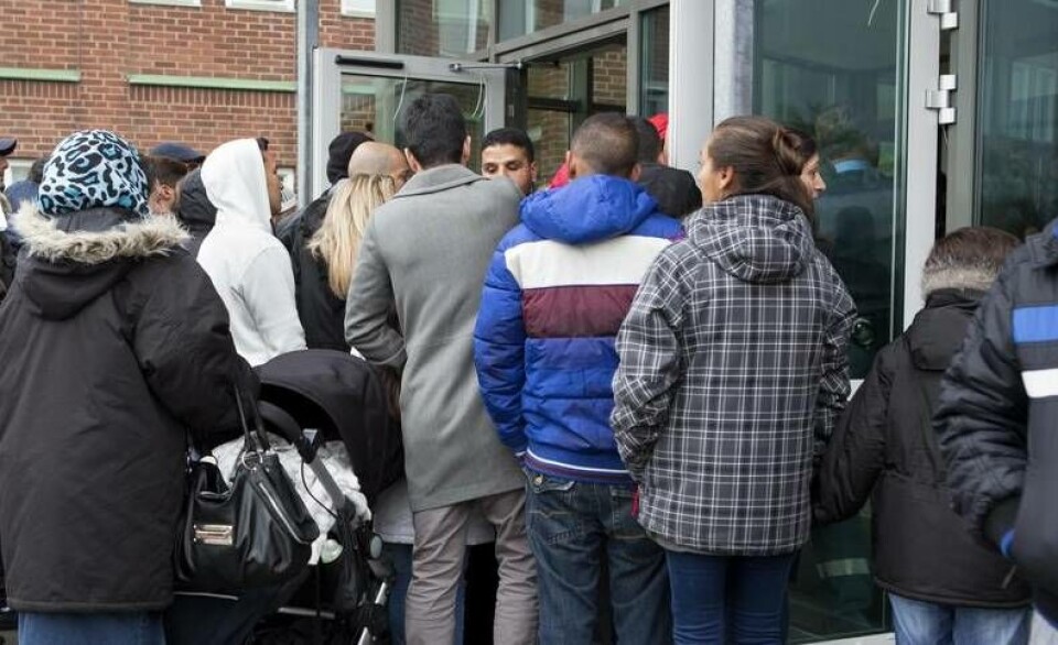 Regeringen hoppas att lagförslagen ska snabba på migrationsprocessen. Regeringen hoppas att lagförslagen ska snabba på migrationsprocessen.