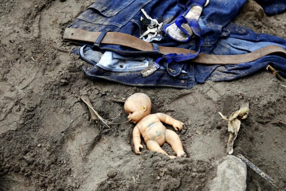 Man frågar sig hur det är möjligt att helt ”vanliga” svenska män kan utföra denna vidriga ondska mot oskuldsfulla barn. Men försöker vi värja oss tystnar vi och då tystnar även de utsatta barnens röst. Man frågar sig hur det är möjligt att helt ”vanliga” svenska män kan utföra denna vidriga ondska mot oskuldsfulla barn. Men försöker vi värja oss tystnar vi och då tystnar även de utsatta barnens röst.