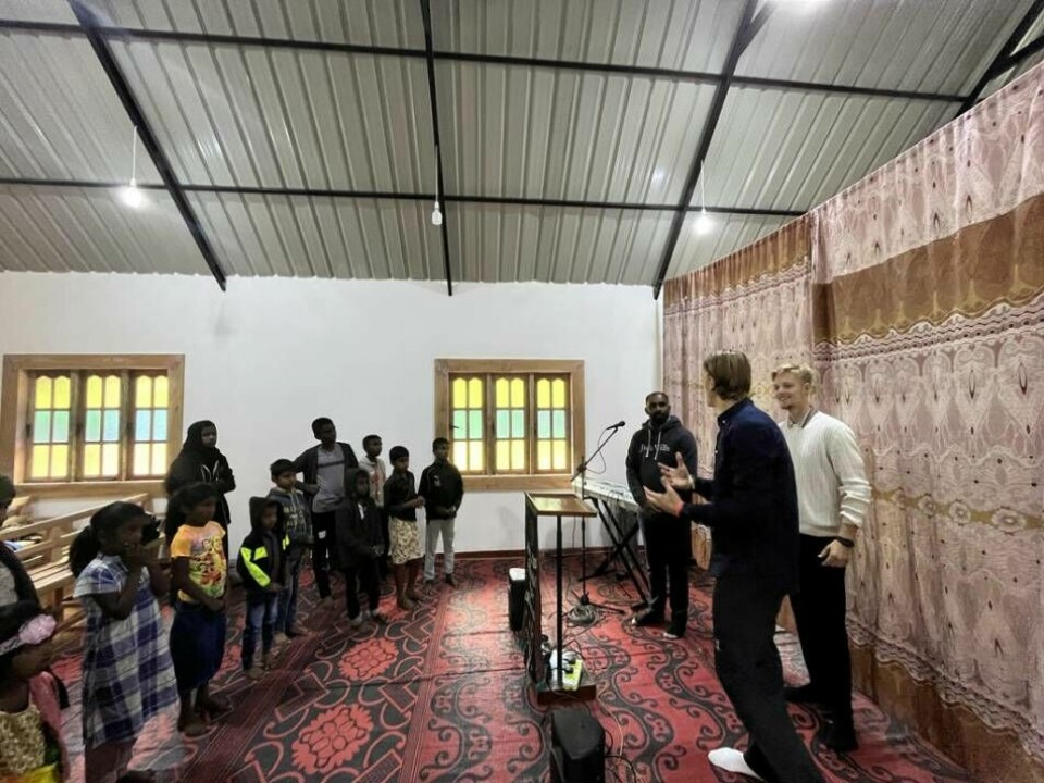 De svenska ungdomarna har bland annat få vara med vid gudstjänster på Sri Lanka. Foto: Privat