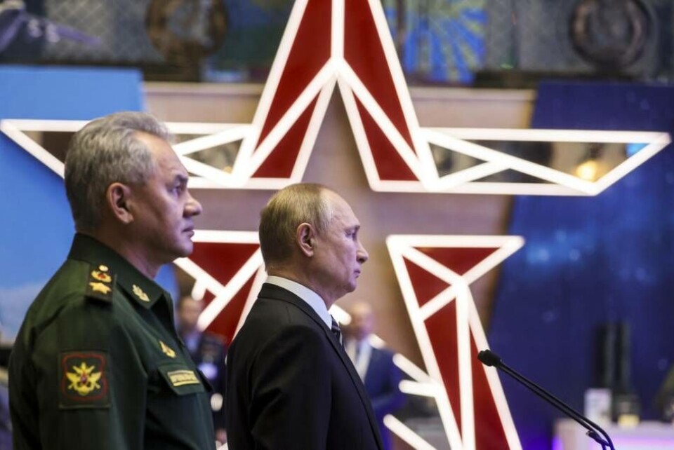 I ett uppmärksammat uttalande år 2005, skildrade just Putin sovjetsystemets upplösning i termer av att ”Sovjetunionens kollaps var en av århundradets stora geopolitiska katastrofer”. Det vi ser Putin med militärmakt göra nu är att återställa vad han kan, medan hans tid ännu är. I ett uppmärksammat uttalande år 2005, skildrade just Putin sovjetsystemets upplösning i termer av att ”Sovjetunionens kollaps var en av århundradets stora geopolitiska katastrofer”. Det vi ser Putin med militärmakt göra nu är att återställa vad han kan, medan hans tid ännu är.