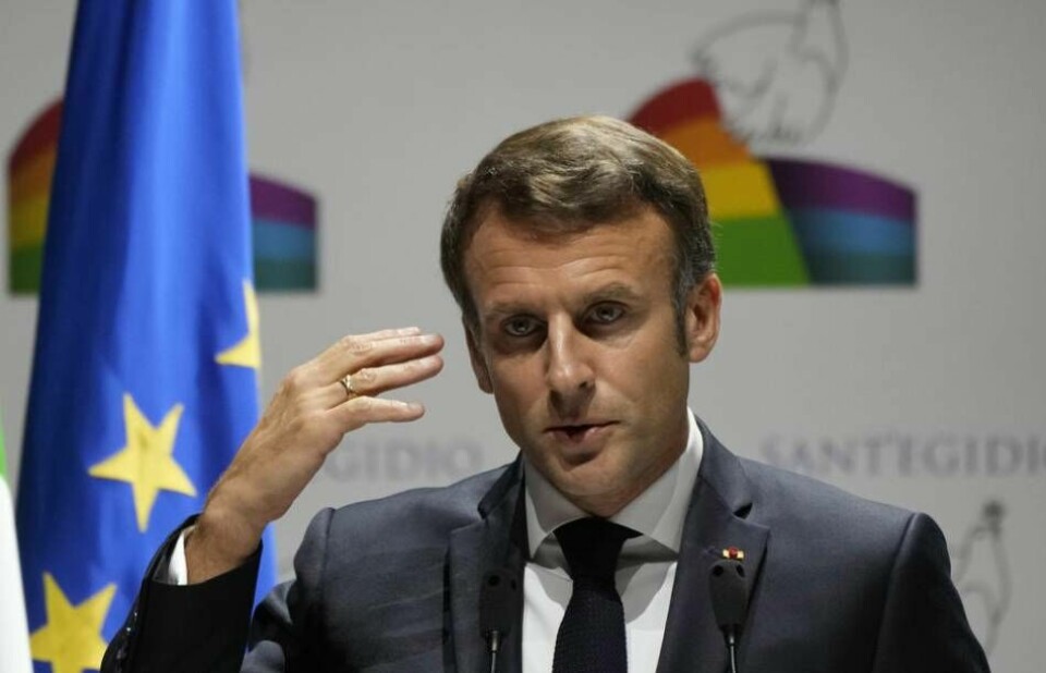 Frankrikes president Emmanuel Macron inledningstalade under den interreligiösa konferensen ”Cry for peace” i Rom. Foto: Alessandra Tarantino/AP/TT