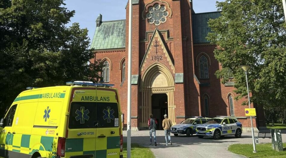 Matteus kyrka har fyllts med folk efter explosionen i ett bostadshus i centrala Norrköping. Foto: Fredrik Schlyter/TT