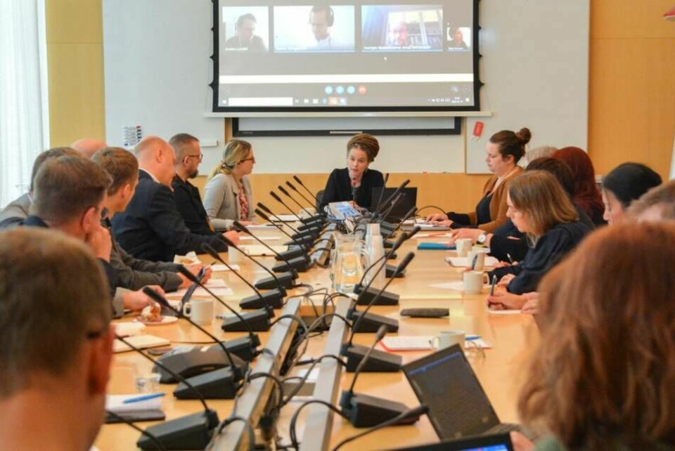 Kultur- och demokratiminister Amanda Lind i möte med representanter från civilsamhället. Foto: Matilda Häggblom