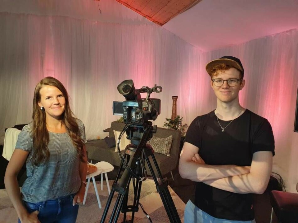 Lappis vice koordinator Olivia Karlberg och producenten Albin Ohlsson jobbade med inspelningar inför veckan i en studio i Bygdeå år 2020. Foto: Lucas Edorsson