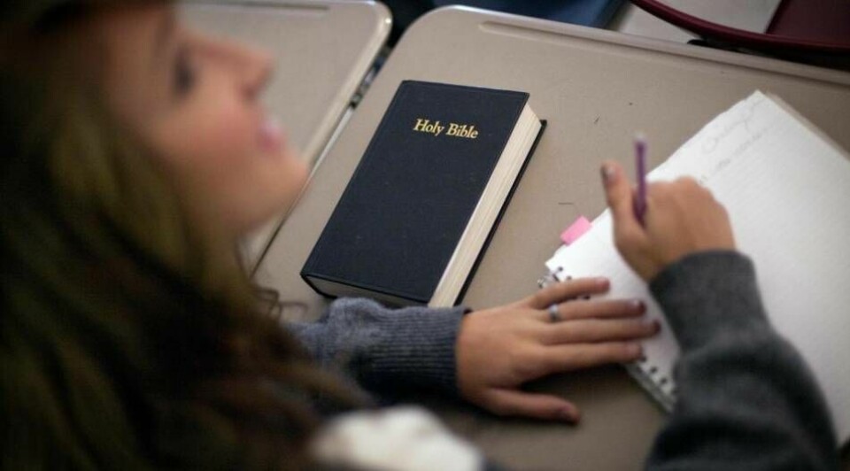 Ungdomar som har svårt att orka med vanlig bibelskoleundervisning ska få extra stöd på en ny bibelskola. (Tjejen på bilden har inget samband med texten.)