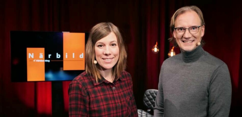 Programledaren Sara Andersson och gästen Fredric Crona.