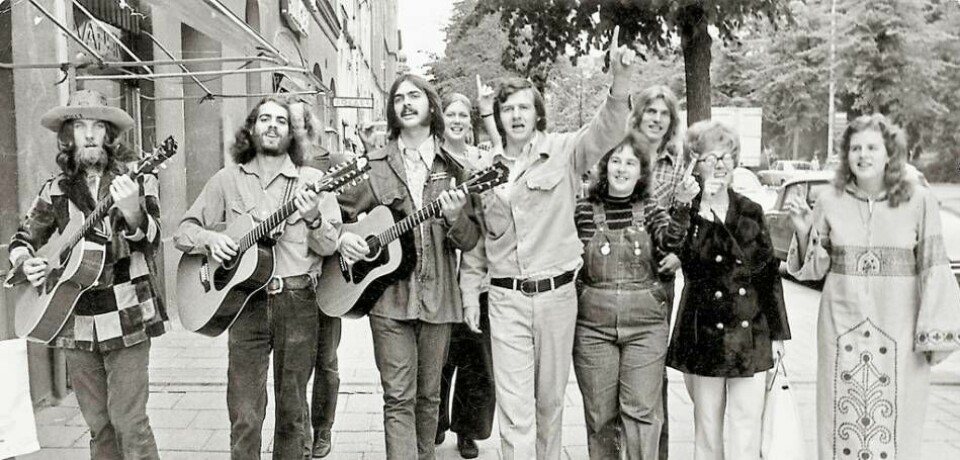 Stockholmarna fick del av budskapet om Jesus i musikalisk form när det amerikanska ”Jesusfolket” kom på besök sommaren 1972. Foto: Pingst- arkiv och forskning