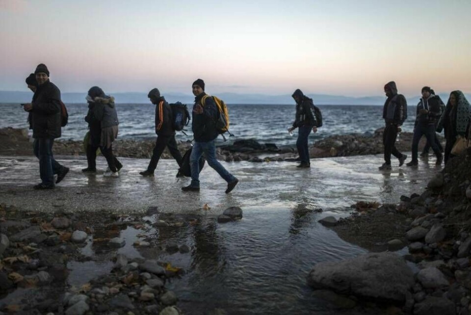Ett mål med FN:s migrationsramverk är att skapa säkra vägar för migranter. Kritiker oroas dock över oplanerade följder. Här syns afghanska migranter som just anlänt till Grekland.
