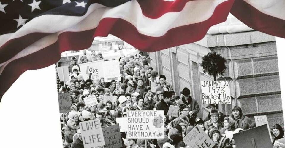 Omkring femtusen personer, både kvinnor och män, marscherade den 22 januari 1973 i St Paul, Minnesota, i protest mot Högsta domstolens beslut att upphäva delstaternas rätt att förbjuda abort. Foto: TT & Wikipedia