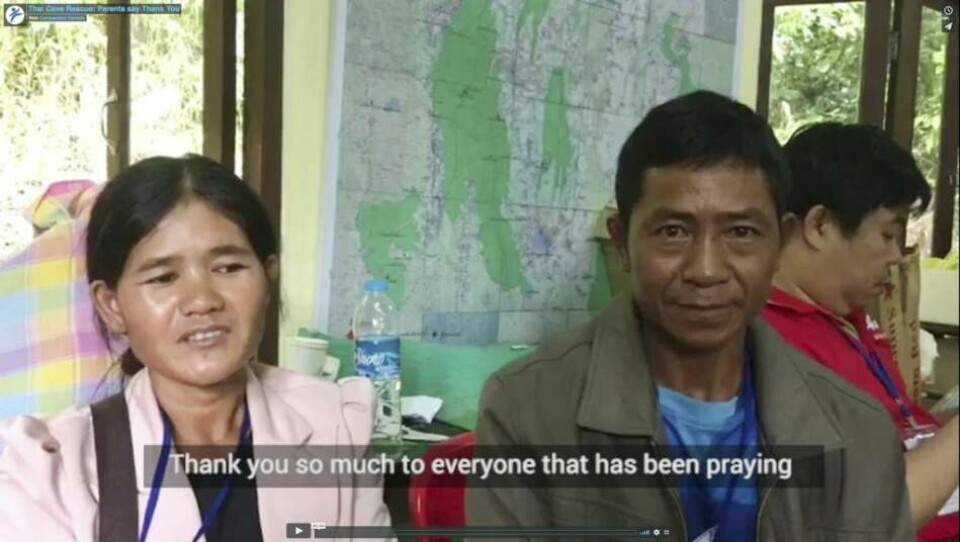 'Tack så mycket för alla böner och all uppmuntran', säger mamman i en film, vars pojke, som är fadderbarn i den kristna organisationen Compassion, nu har räddats från grottan Tham Luang i Thailand.